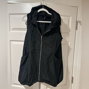 Sun Kim Women’s Black Zip-Front Vest